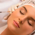 O Skinbooster é um dos procedimentos estéticos mais eficazes para melhorar a hidratação profunda da pele, estimular o colágeno e devolver a firmeza e o viço natural do rosto. Ideal para quem busca rejuvenescimento facial sem cirurgia, ele promove uma pele mais radiante, saudável e revitalizada.